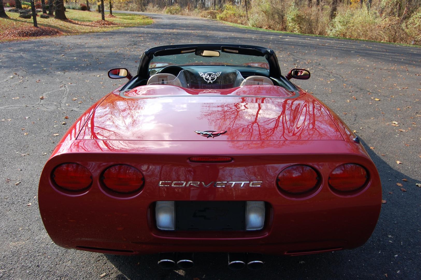 1998 Burgundy /Beige Leather Chevrolet Corvette (1G1YY32G9W5) with an 5.7 liter V8 engine, Automatic transmission, located at 6528 Lower York Road, New Hope, PA, 18938, (215) 862-9555, 40.358707, -74.977882 - Photo#24